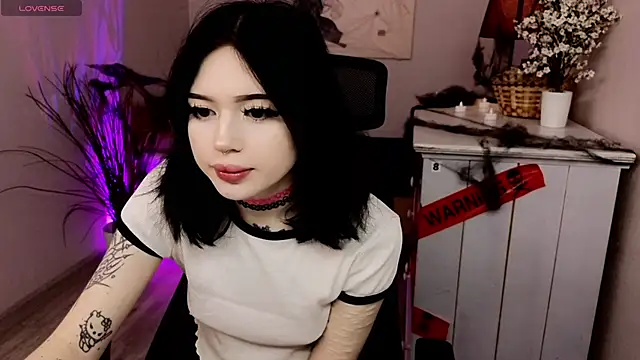 Snapshot of Emma_Kirks chatting on 10-30-25, 10:38 Emma Kirks online show from 10-30-25, 10:38