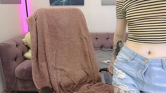 Emma Kirks online show from 11-14-25, 03:11