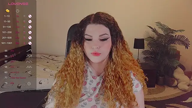 Snapshot of GwenSummers chatting on 12-05-24, 02:00 GwenSummers online show from 12-05-24, 02:00