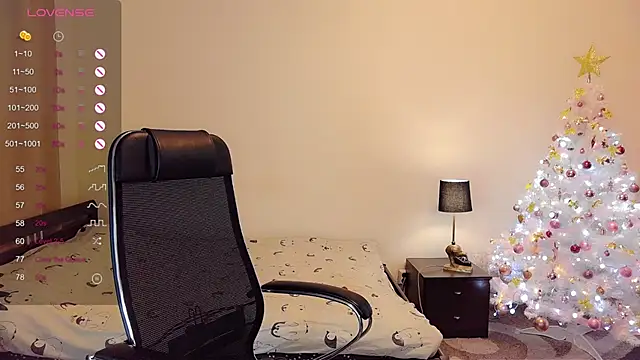 Snapshot of GwenSummers chatting on 12-09-24, 01:55 GwenSummers online show from 12-09-24, 01:55