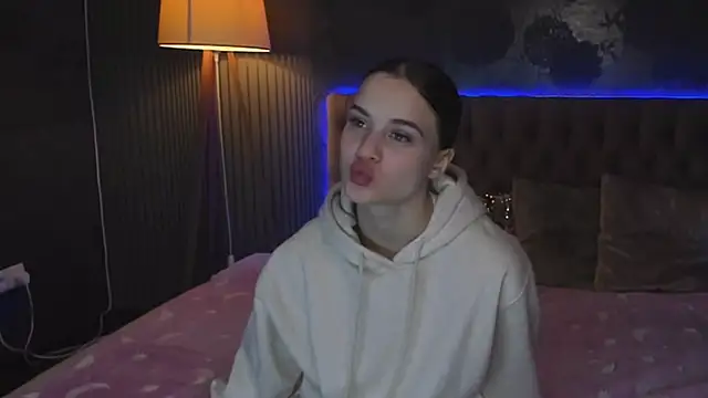 LuisaClover online show from 11-09-25, 01:31