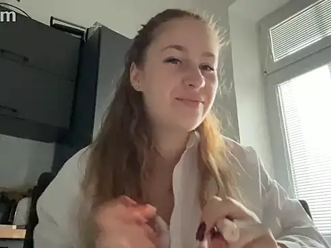 Nicole Wallker online show from 10-28-25, 08:07