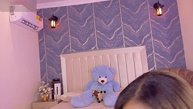 iam nicolle online show from 11-28-25, 12:41