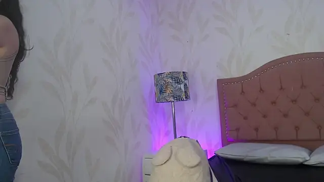 Emmy Palacios online show from 11-28-25, 12:08