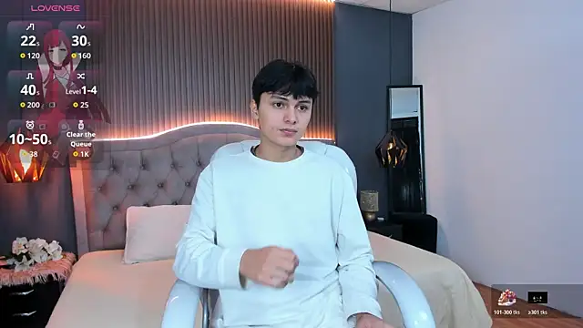 Snapshot of Maxii18_ chatting on 10-24-25, 12:01 Maxii18  online show from 10-24-25, 12:01