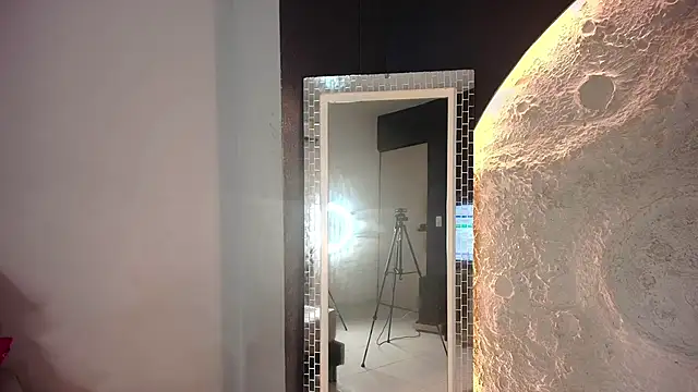 NaomiQueents online show from 11-11-25, 12:49