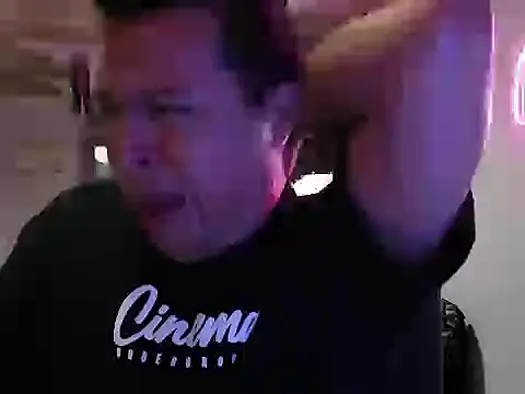 Snapshot of mrpandacol89 chatting on 10-28-25, 10:23 mrpandacol89 online show from 10-28-25, 10:23