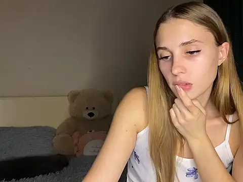 little-girl05 online show from 10-28-25, 08:00