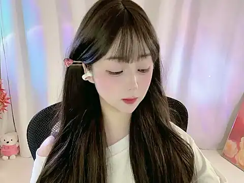 Clover zizi online show from 10-29-25, 09:22