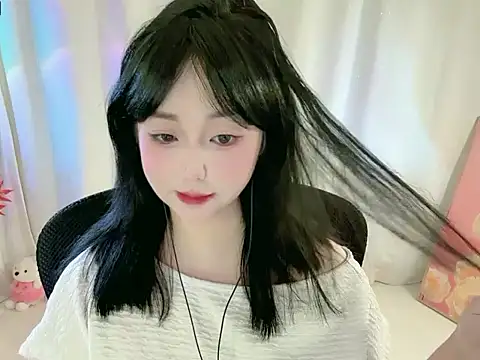 Clover zizi online show from 12-18-25, 07:31