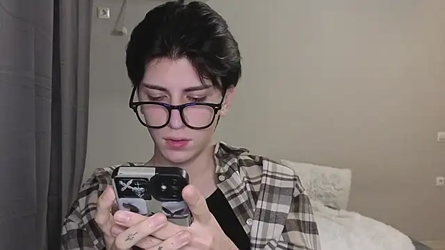 Oliver star boy  online show from 10-27-25, 05:50