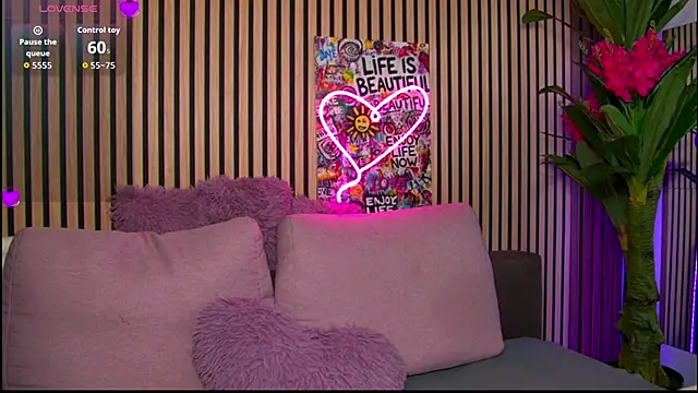 Snapshot of MirunaHaze chatting on 02-24-26, 05:27 MirunaHaze online show from 02-24-26, 05:27