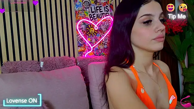 Snapshot of MirunaHaze chatting on 05-08-26, 04:01 MirunaHaze online show from 05-08-26, 04:01