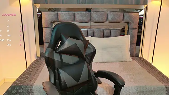 Bella Clark2 online show from 01-15-26, 02:32