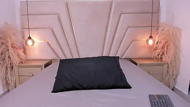 MaroxCute online show from 12-18-25, 11:49