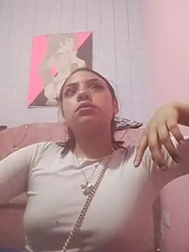 Victoria Alvarez online show from 11-19-25, 01:05