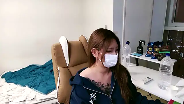 Milk Sola online show from 10-26-25, 01:17