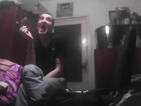 Snapshot of alin42xx chatting on 11-13-25, 01:59 alin42xx online show from 11-13-25, 01:59