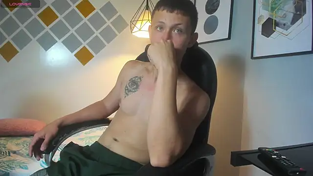 Snapshot of Garuo_18 chatting on 11-05-25, 04:12 Garuo 18 online show from 11-05-25, 04:12