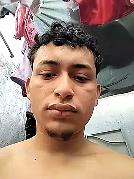 Snapshot of fer_luna chatting on 10-28-25, 08:22 fer luna online show from 10-28-25, 08:22