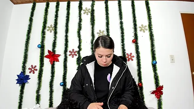 Vanessa Martinz online show from 11-17-25, 12:11