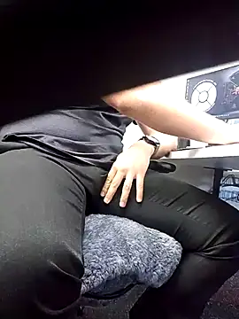 ozone1992 online show from 04-12-26, 08:41