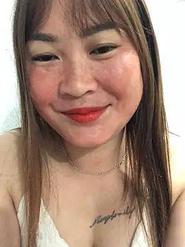 Snapshot of bombom1x chatting on 10-25-25, 09:17 bombom1x online show from 10-25-25, 09:17