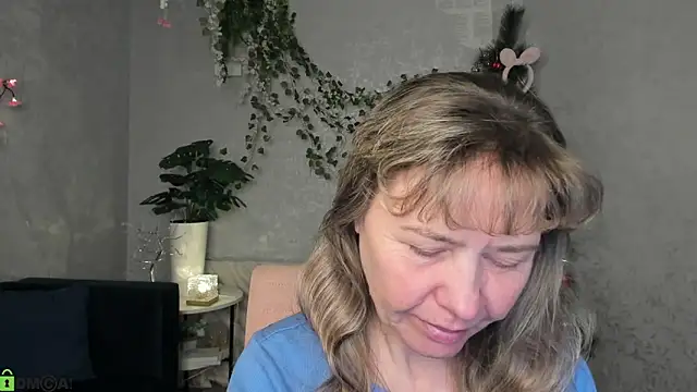 Carla Vogue online show from 12-14-25, 02:50