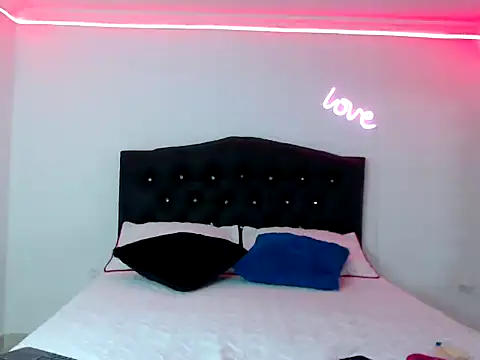 Snapshot of Samantha_cubter chatting on 11-13-25, 02:43 Samantha cubter online show from 11-13-25, 02:43