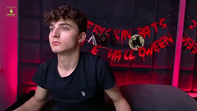 Snapshot of Richard_steele_hot chatting on 10-28-25, 03:25 Richard steele hot online show from 10-28-25, 03:25