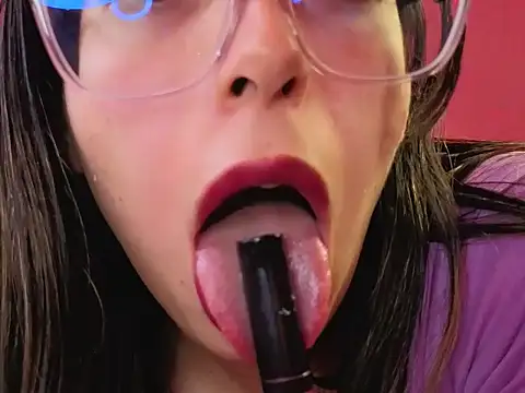 Snapshot of zylla_storn chatting on 12-20-25, 08:21 zylla storn online show from 12-20-25, 08:21