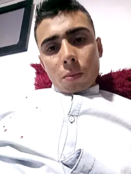 Snapshot of robinhd1234 chatting on 12-14-25, 05:18 robinhd1234 online show from 12-14-25, 05:18