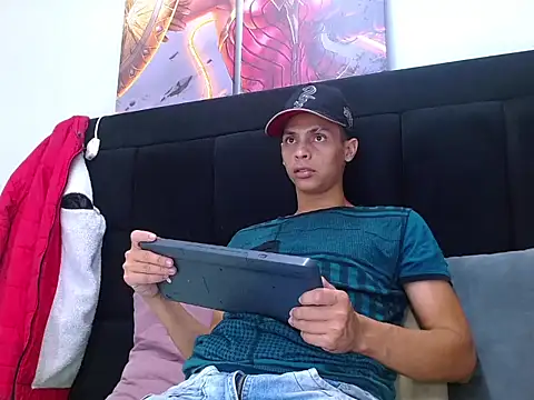 wiltom  online show from 12-15-25, 07:51