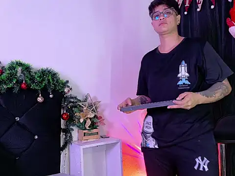 Snapshot of zarek_boston chatting on 12-04-25, 04:33 zarek boston online show from 12-04-25, 04:33