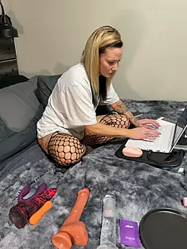 daniellasinnocence online show from 11-11-25, 05:29