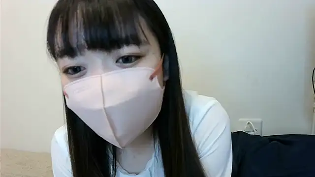 Snapshot of yua_chan00 chatting on 10-25-25, 02:13 yua chan00 online show from 10-25-25, 02:13