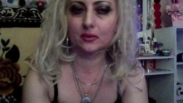 xHot Amazonq online show from 12-14-25, 11:42