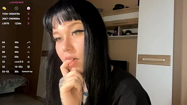 LaurenOveson online show from 11-18-25, 10:20