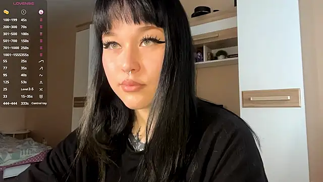 LaurenOveson online show from 11-23-25, 10:37