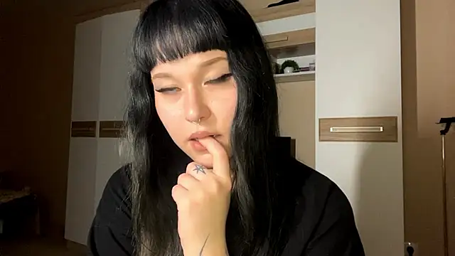 LaurenOveson online show from 11-29-25, 05:27