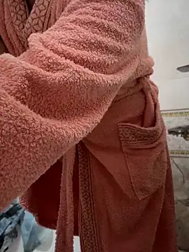 flo emillia online show from 10-28-25, 04:42