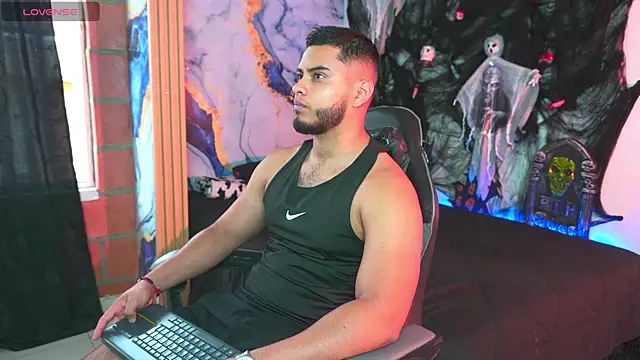 Snapshot of Tiler_wolker chatting on 10-29-25, 07:59 Tiler wolker online show from 10-29-25, 07:59