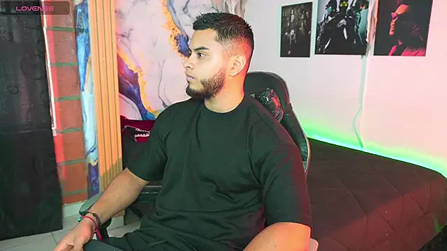 Snapshot of Tiler_wolker chatting on 11-01-25, 08:33 Tiler wolker online show from 11-01-25, 08:33