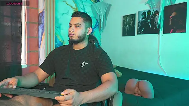 Snapshot of Tiler_wolker chatting on 11-03-25, 07:15 Tiler wolker online show from 11-03-25, 07:15