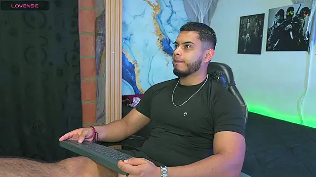 Snapshot of Tiler_wolker chatting on 11-13-25, 11:36 Tiler wolker online show from 11-13-25, 11:36