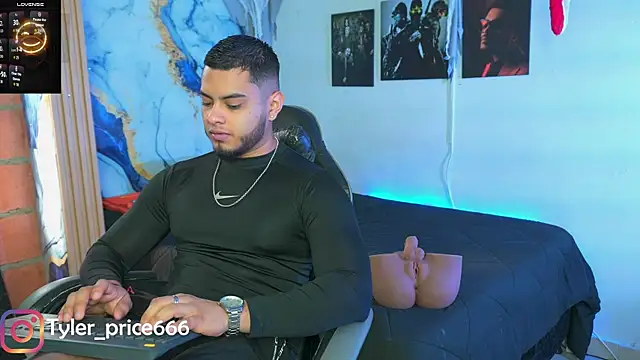 Snapshot of Tiler_wolker chatting on 11-18-25, 12:31 Tiler wolker online show from 11-18-25, 12:31