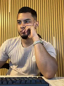 Snapshot of Tiler_wolker chatting on 11-21-25, 01:04 Tiler wolker online show from 11-21-25, 01:04