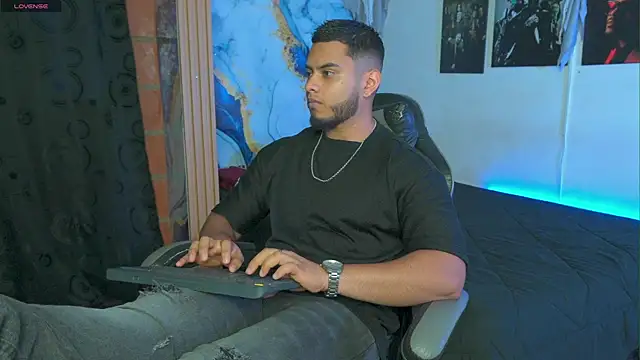 Snapshot of Tiler_wolker chatting on 11-27-25, 01:29 Tiler wolker online show from 11-27-25, 01:29