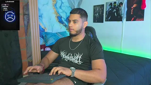 Snapshot of Tiler_wolker chatting on 11-29-25, 04:15 Tiler wolker online show from 11-29-25, 04:15