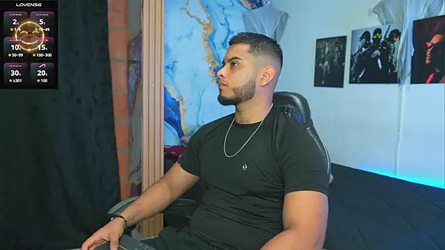 Snapshot of Tiler_wolker chatting on 12-01-25, 11:43 Tiler wolker online show from 12-01-25, 11:43